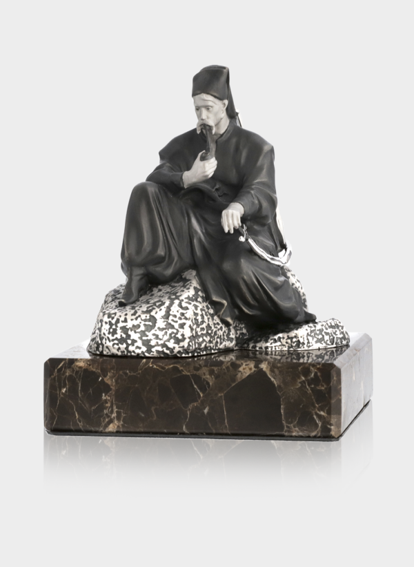 Срібна статуетка «Козак з бандурою» на мармуровому постаменті