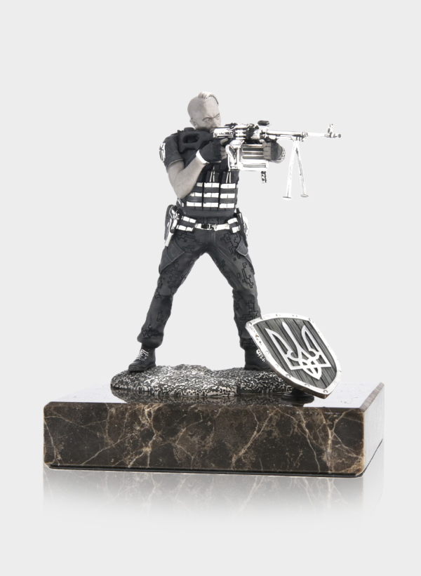 Срібна статуетка «Козак з Кулеметом» на мармуровому постаменті